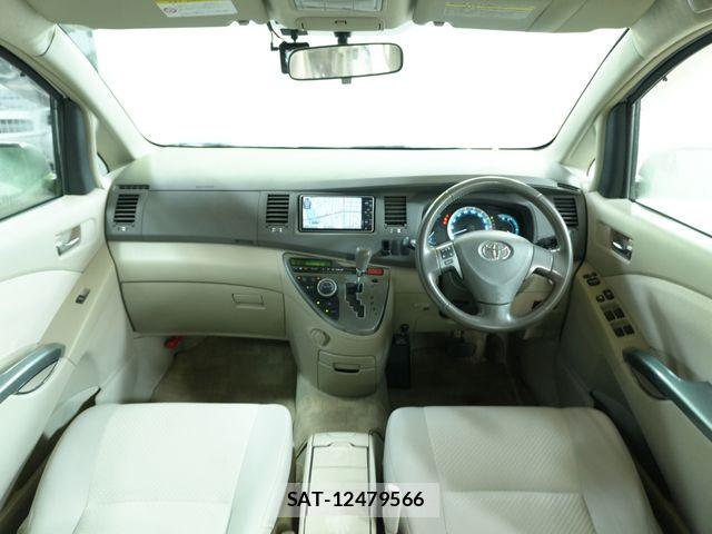 Toyota ISIS 2009-11 8829575-1
