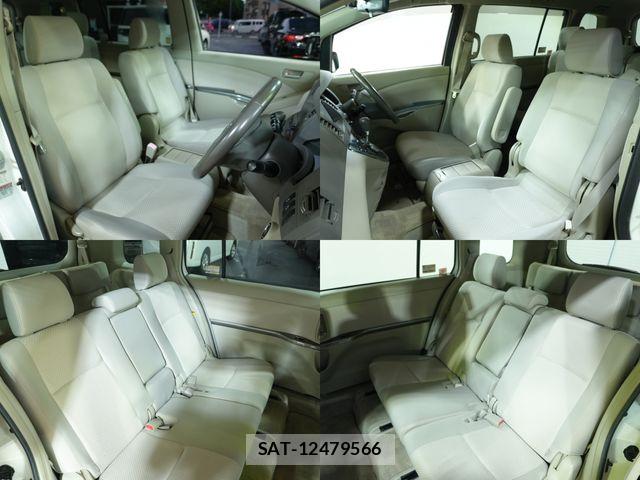 Toyota ISIS 2009-11 8829575-3