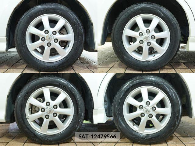 Toyota ISIS 2009-11 8829575-5