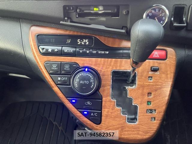 Toyota ISIS 2016-01 8849400-14