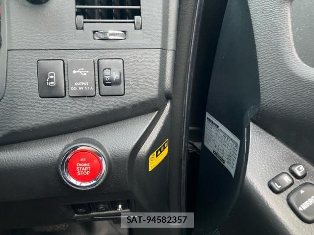 Toyota ISIS 2016-01 8849400-15
