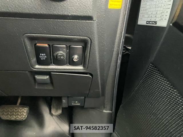 Toyota ISIS 2016-01 8849400-17