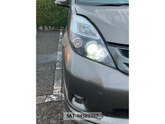Toyota ISIS 2016-01 8849400-23