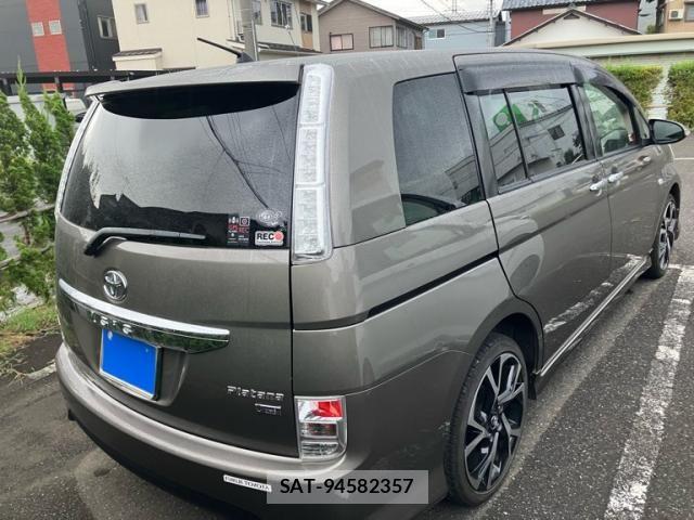 Toyota ISIS 2016-01 8849400-2