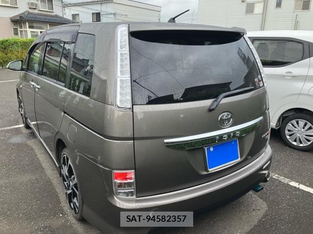 Toyota ISIS 2016-01 8849400-3