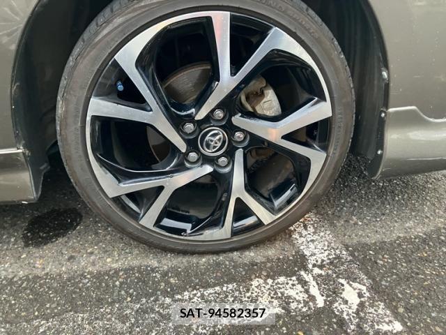 Toyota ISIS 2016-01 8849400-4