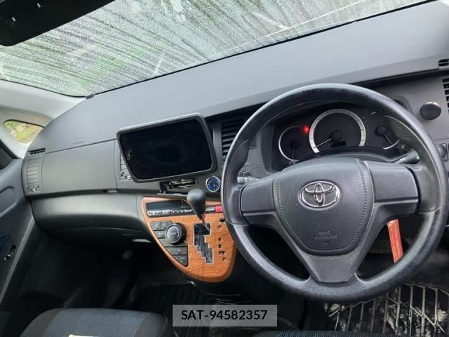 Toyota ISIS 2016-01 8849400-6