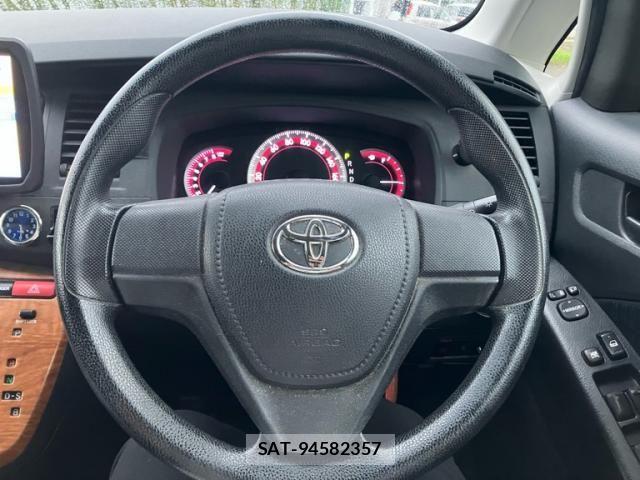Toyota ISIS 2016-01 8849400-7