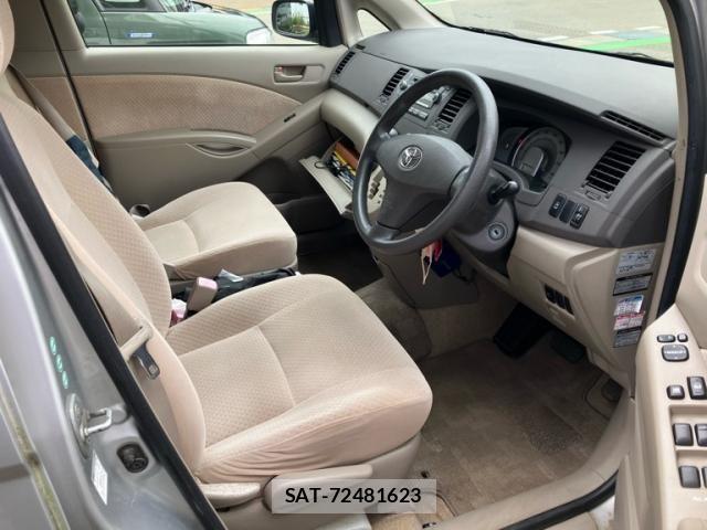 Toyota ISIS 2006-03 8880184-12