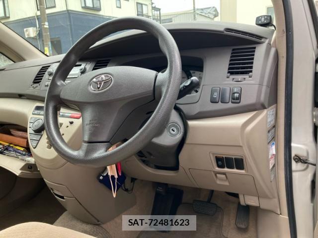 Toyota ISIS 2006-03 8880184-14