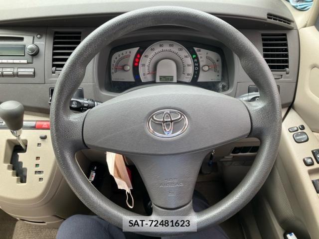 Toyota ISIS 2006-03 8880184-19