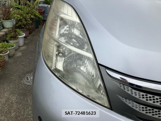 Toyota ISIS 2006-03 8880184-5