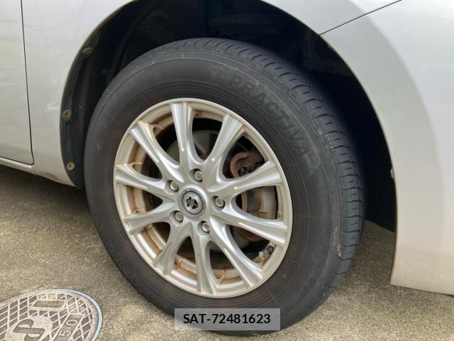 Toyota ISIS 2006-03 8880184-8