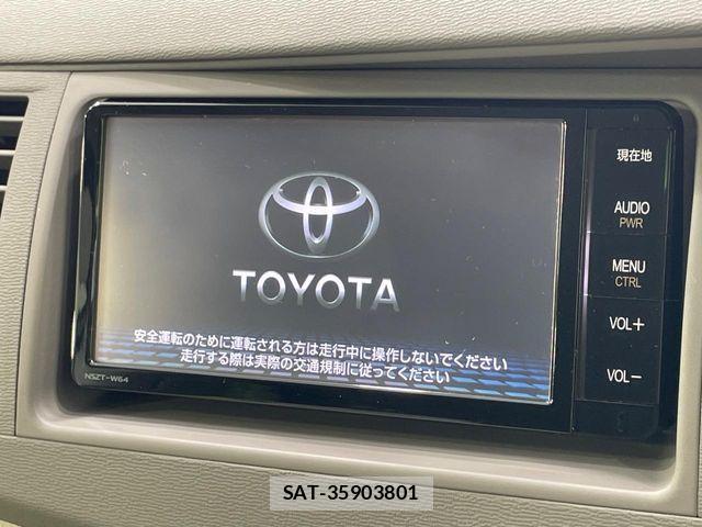 Toyota ISIS 2014-08 8883756-2