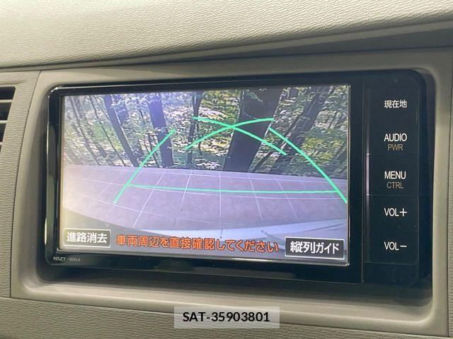 Toyota ISIS 2014-08 8883756-3