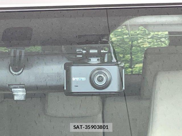 Toyota ISIS 2014-08 8883756-5