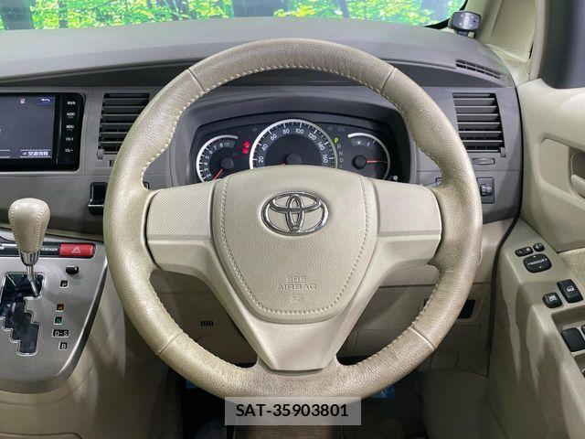 Toyota ISIS 2014-08 8883756-7