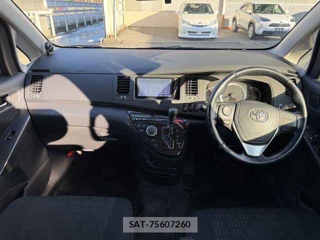 Toyota ISIS 2013-05 3375925-9
