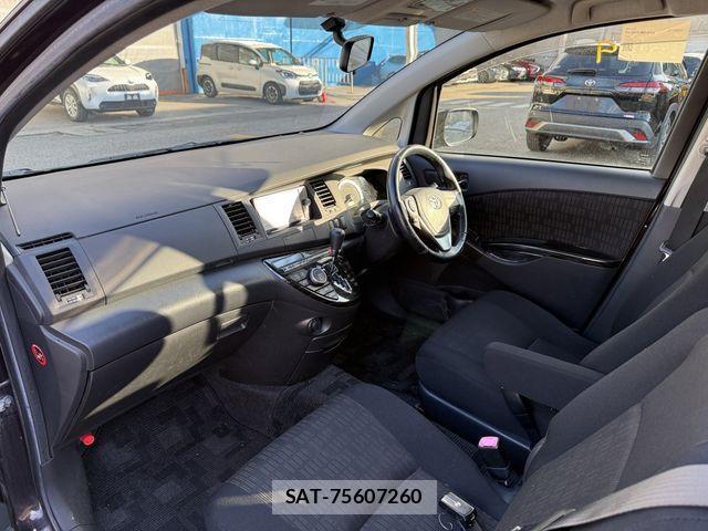 Toyota ISIS 2013-05 3375925-1
