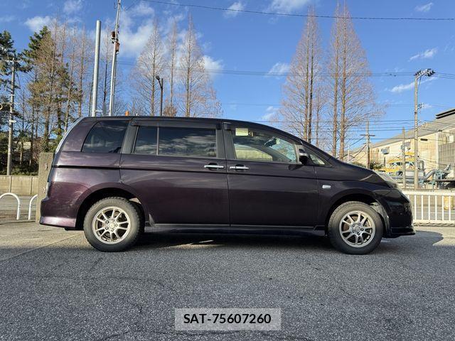 Toyota ISIS 2013-05 3375925-5