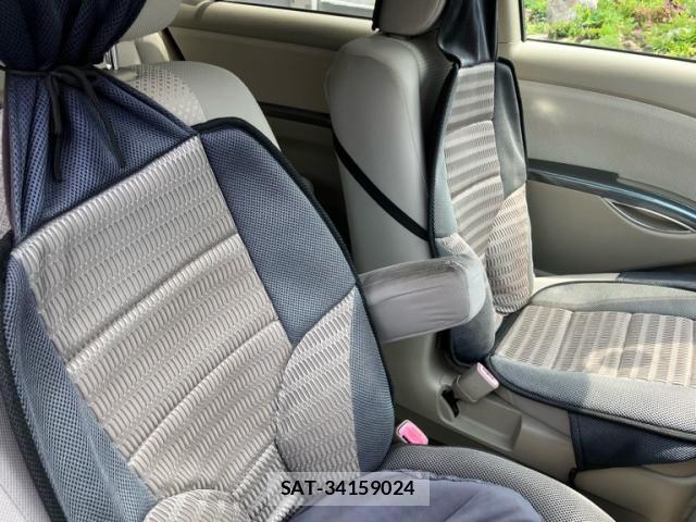 Toyota ISIS 2009-11 7058953-10