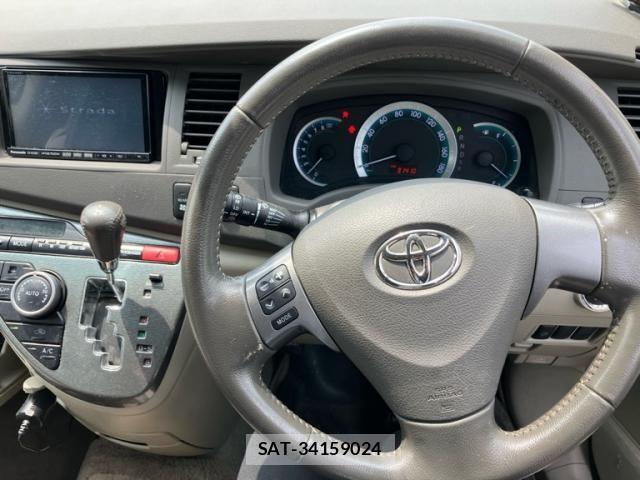 Toyota ISIS 2009-11 7058953-15
