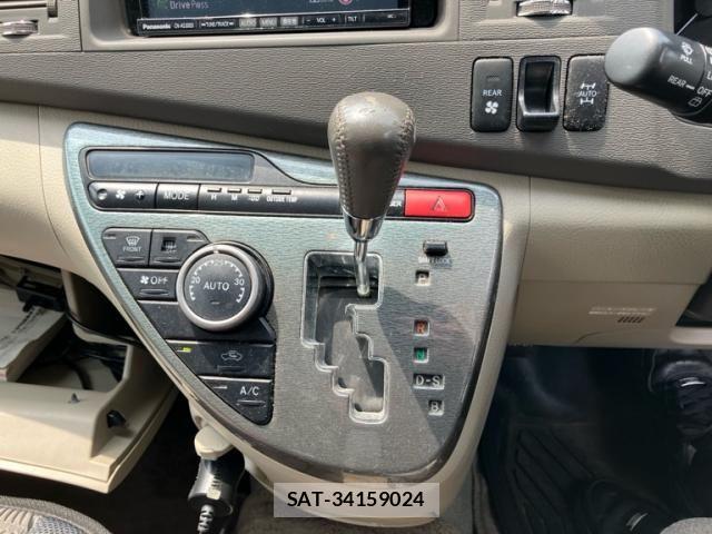 Toyota ISIS 2009-11 7058953-17