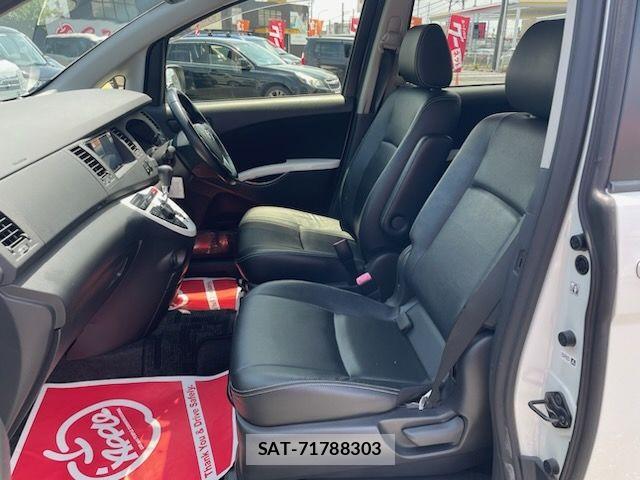 Toyota ISIS 2012-08 7219969-21