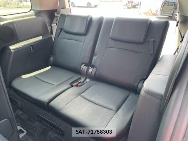 Toyota ISIS 2012-08 7219969-23