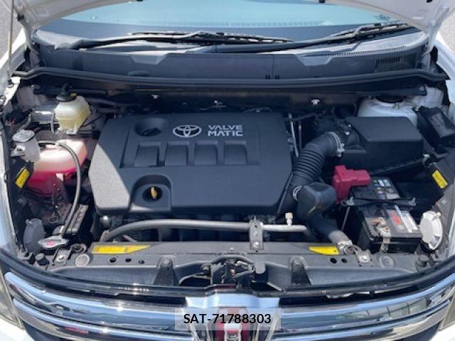 Toyota ISIS 2012-08 7219969-5