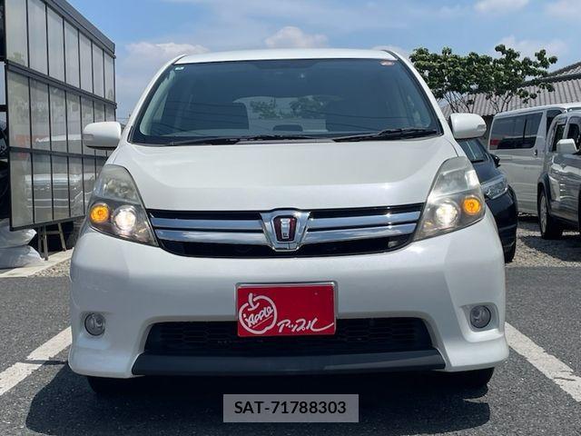 Toyota ISIS 2012-08 7219969-6