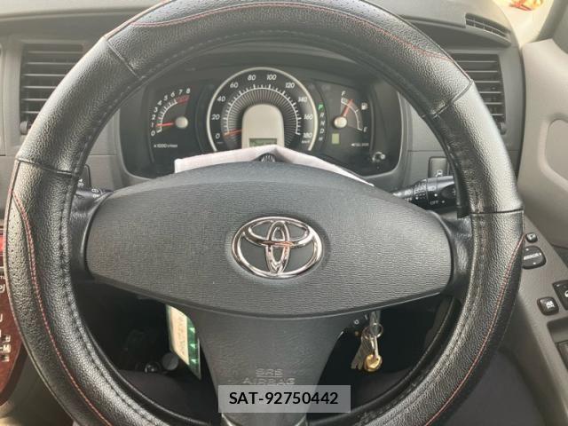 Toyota ISIS 2006-01 7251108-9