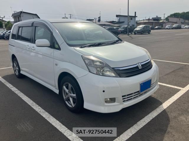 Toyota ISIS 2006-01 7251108-2