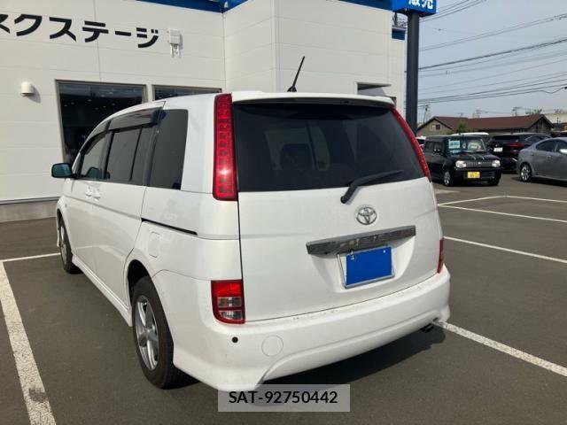 Toyota ISIS 2006-01 7251108-3