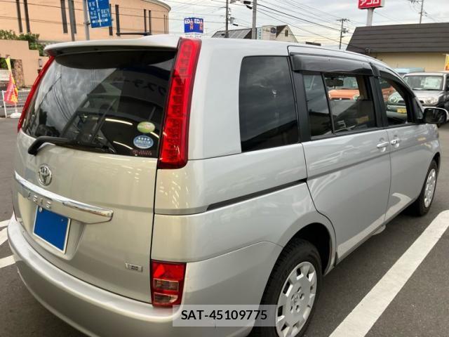 Toyota ISIS 2010-01 7327615-9