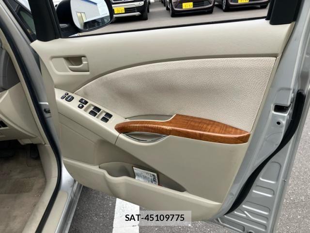 Toyota ISIS 2010-01 7327615-13