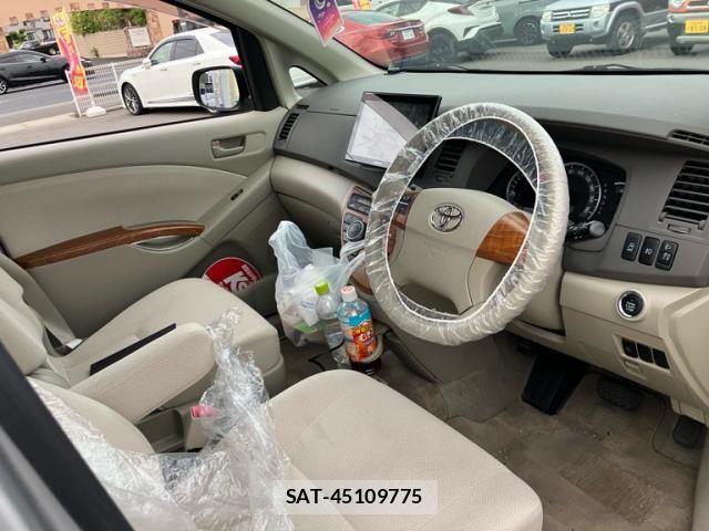 Toyota ISIS 2010-01 7327615-14