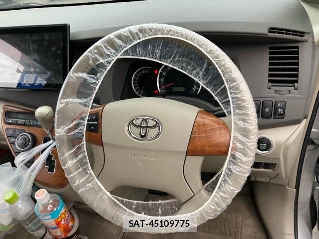 Toyota ISIS 2010-01 7327615-15