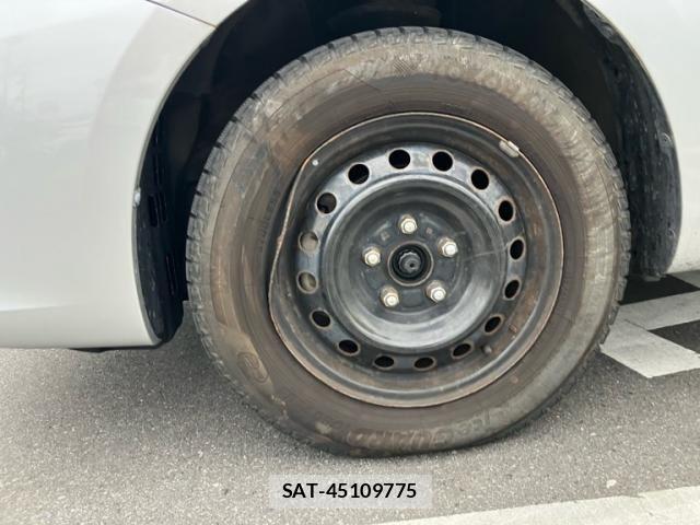 Toyota ISIS 2010-01 7327615-2