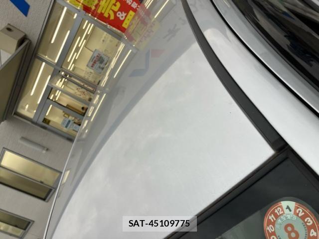 Toyota ISIS 2010-01 7327615-4