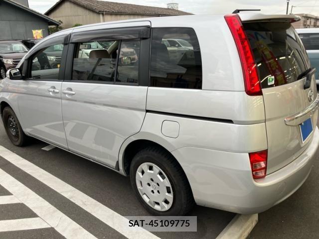 Toyota ISIS 2010-01 7327615-8