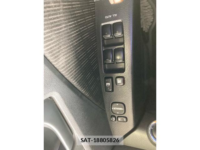 Toyota ISIS 2011-07 7392447-11