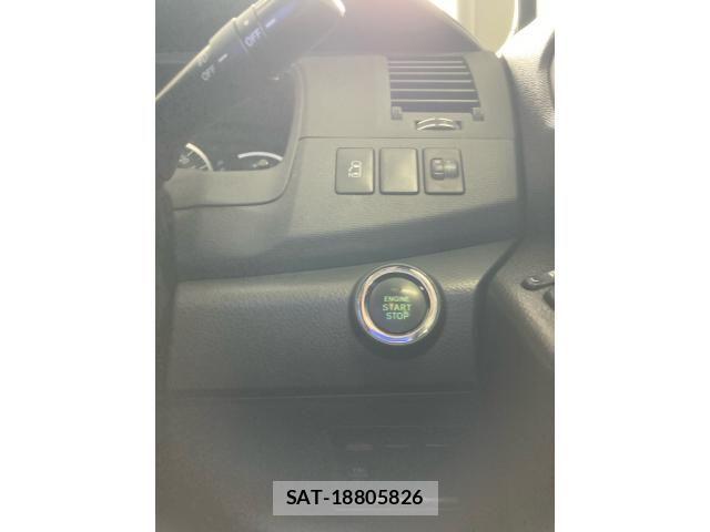 Toyota ISIS 2011-07 7392447-12
