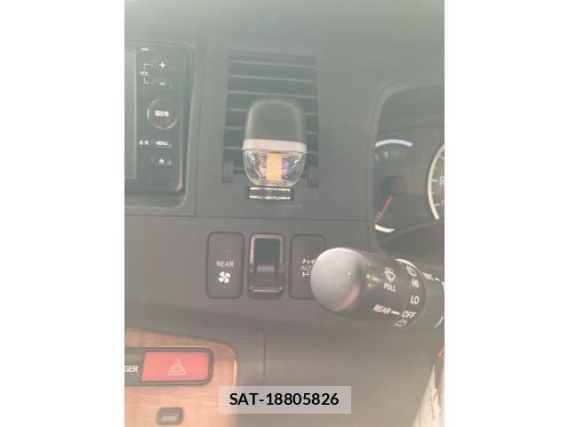 Toyota ISIS 2011-07 7392447-13