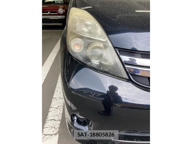 Toyota ISIS 2011-07 7392447-1