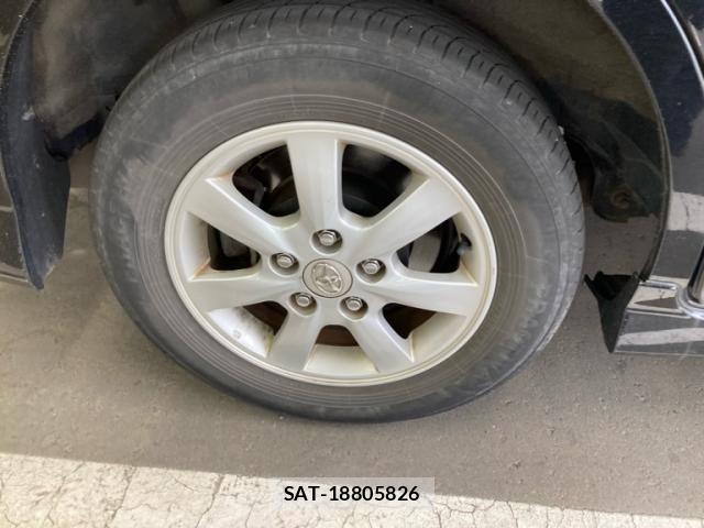 Toyota ISIS 2011-07 7392447-4