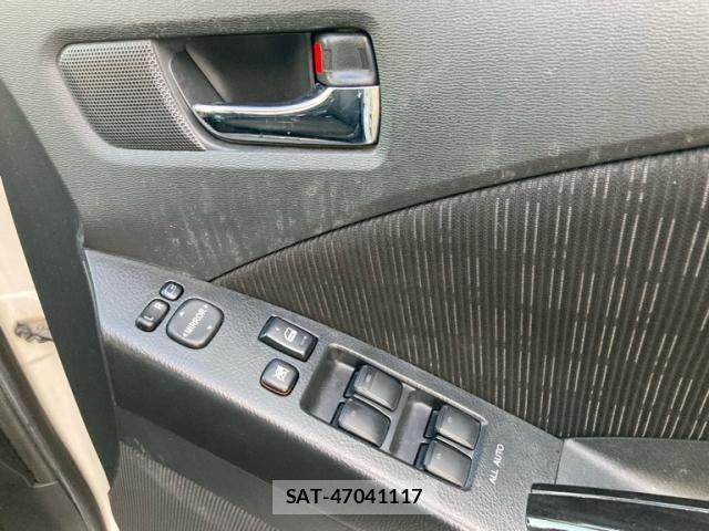 Toyota ISIS 2011-08 7454987-15