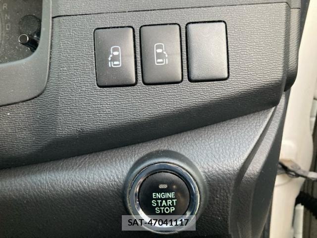 Toyota ISIS 2011-08 7454987-16