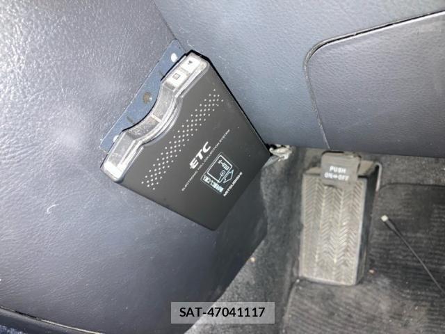 Toyota ISIS 2011-08 7454987-19