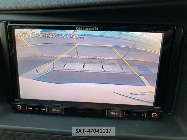 Toyota ISIS 2011-08 7454987-22